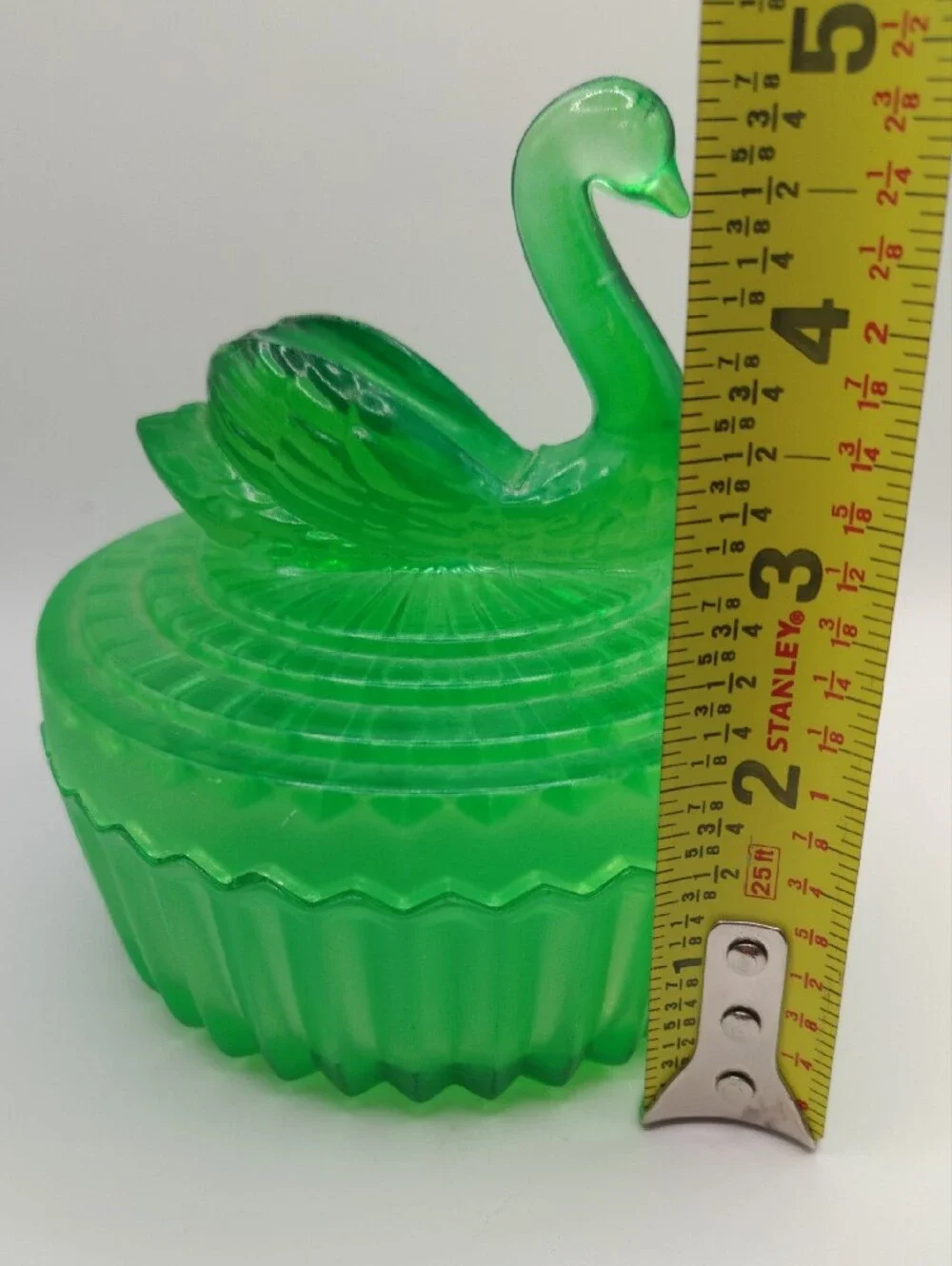 Vintage Green Flashed Glass Swan Powder/Jewelry Box 5